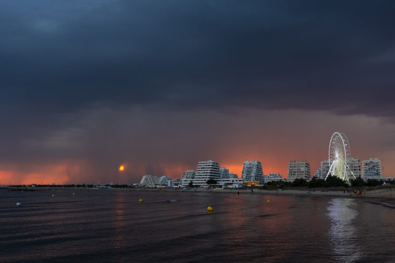 Coucher de soleil orageux